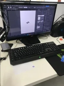 Monitor com um arquivo de projeto aberto