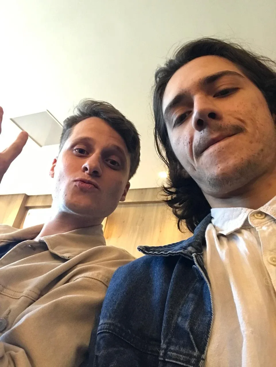 Os dois fundadores numa selfie no começo da agência